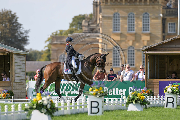 Laura Collett_DON 52_PN54006-5