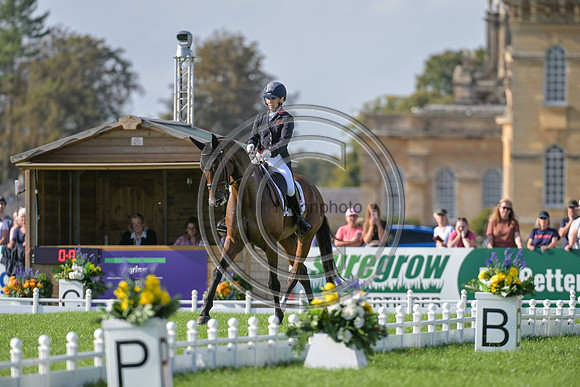 Laura Collett_DON 52_PN54088-5