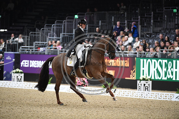 Simone PEARCE_FIDERDANCE_LIHS_PN22_58300