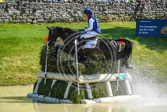 Kirsty Chabert_OPPOSITION HERALDIK GIRL_Bramham_PN23_75434