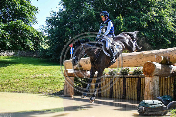 Kirsty Chabert_OPPOSITION HERALDIK GIRL_Bramham_PN23_75700