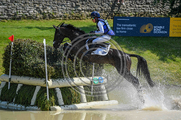 Kirsty Chabert_OPPOSITION HERALDIK GIRL_Bramham_PN23_75433