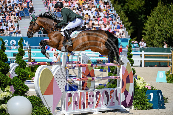 Daniel COYLE riding LEGACY_Paris24_PN24_158846