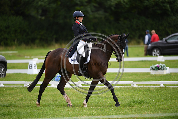 Laura Collett_FETICHE DES ROUGES_BHT_PN22_81380