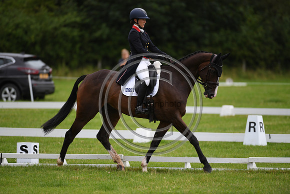 Laura Collett_FETICHE DES ROUGES_BHT_PN22_81384