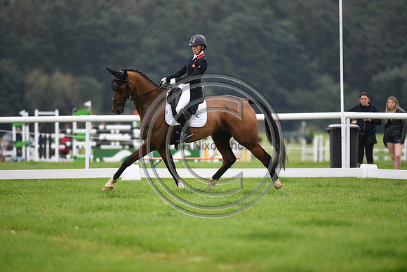 Rosalind Canter_IZILOT DHI_BHT_PN22_81175