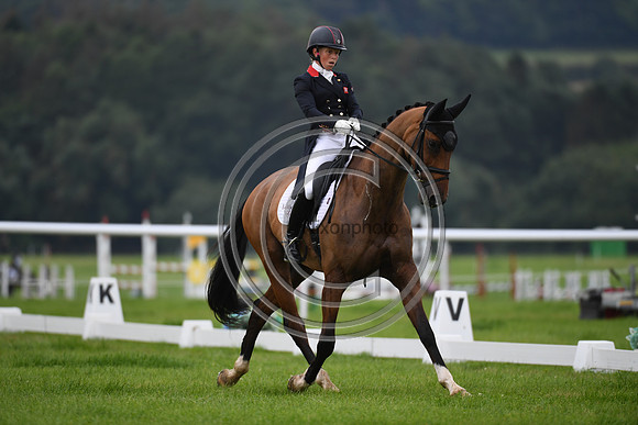 Rosalind Canter_IZILOT DHI_BHT_PN22_81328