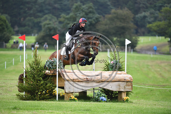 Jack Whiteford_FLIEGERIN C_BHT_PN22_81209