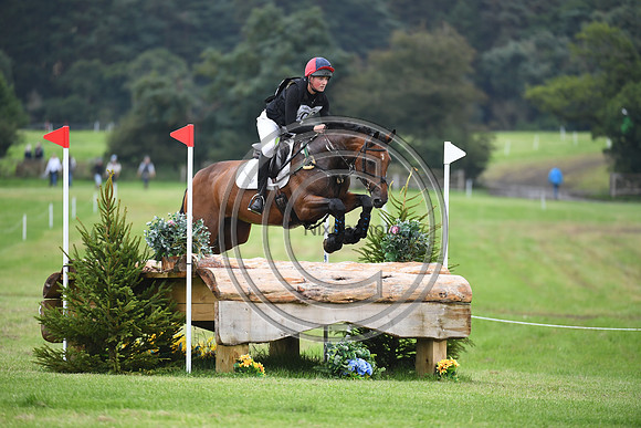 Jack Whiteford_FLIEGERIN C_BHT_PN22_81210