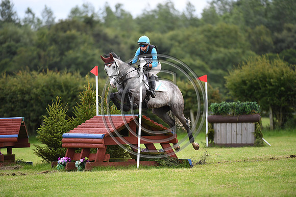 Izzy Taylor_HATHAWAY ROYALE_BHT_PN22_82555