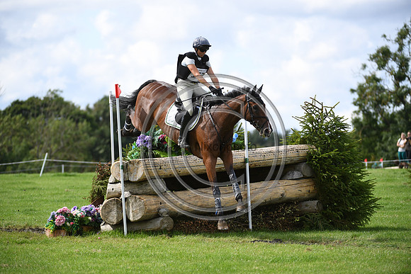 Jeanette Brakewell_DRUMGIVEN MR CHARISMA_BHT_PN22_82636