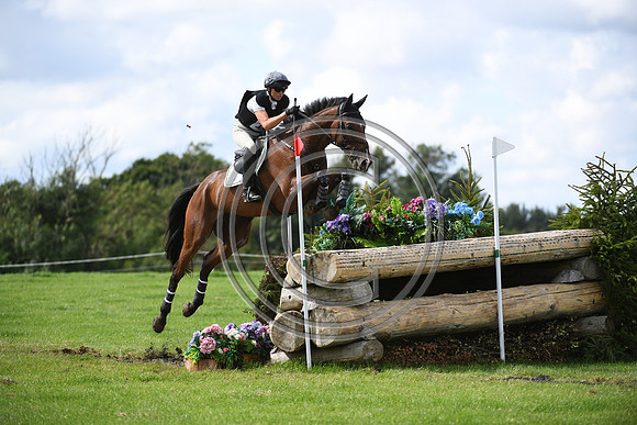 Jeanette Brakewell_DRUMGIVEN MR CHARISMA_BHT_PN22_82633