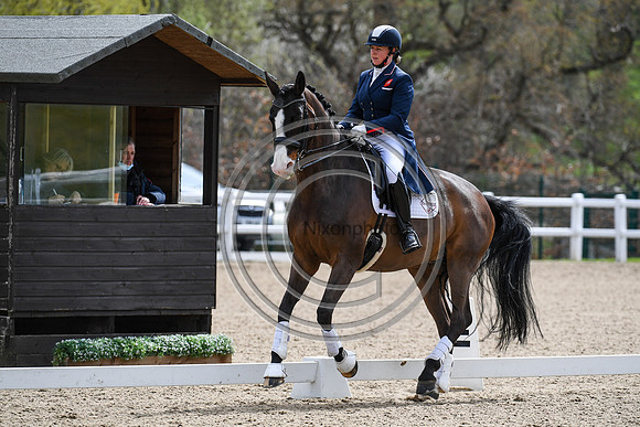 Liz Diegutis_Saskia Hit_EliteTrainingComp_PN21_2289