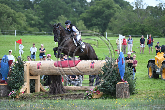 Felicity WARD_REGAL BOUNTY_EUR3DE23_91388