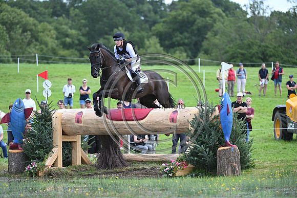 Felicity WARD_REGAL BOUNTY_EUR3DE23_91389