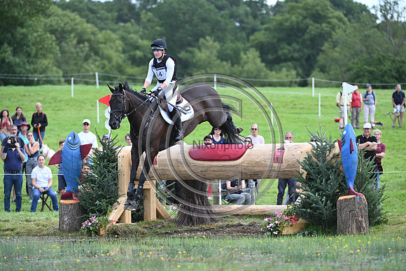 Felicity WARD_REGAL BOUNTY_EUR3DE23_91392