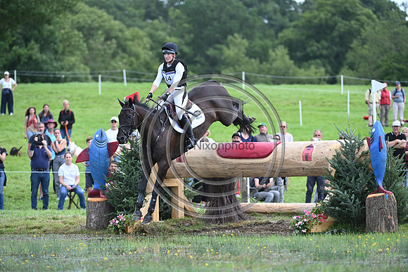 Felicity WARD_REGAL BOUNTY_EUR3DE23_91393