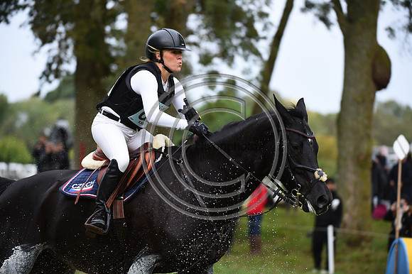 Kristyna KRAKOVSKA_COMPLICATION_LeLion_PN23_105849