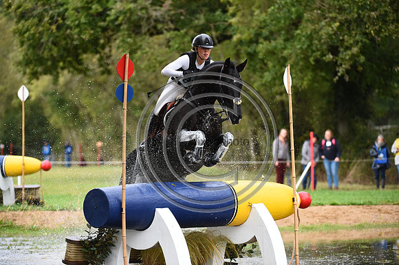 Kristyna KRAKOVSKA_COMPLICATION_LeLion_PN23_105843