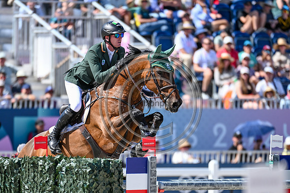 Daniel COYLE riding LEGACY_Paris24_PN24_158860