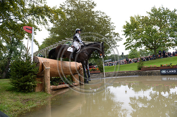 Caroline Powell_ON THE BRASH_PN19_121397