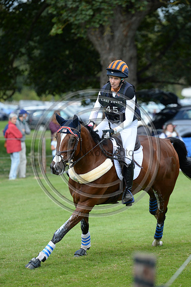 Elisabeth Halliday-Sharp_DENIRO Z_LRBHT_MR19_128931