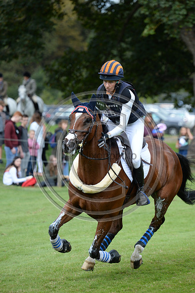 Elisabeth Halliday-Sharp_DENIRO Z_LRBHT_MR19_128933