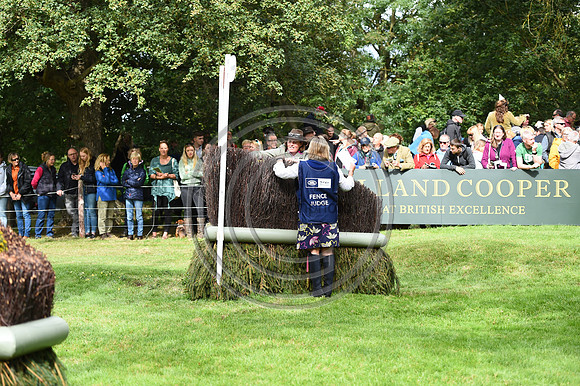 Fence building_LRBHT_TM19_39043