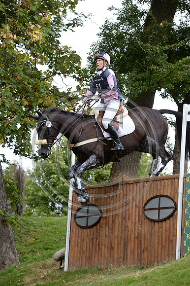 Nana Dalton_ABSOLUT OPPOSITION_LRBHT_MR19_129067