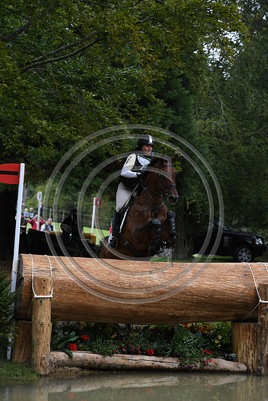Pippa Funnell_MGH GRAFTON STREET_LRBHT_PN19_120517