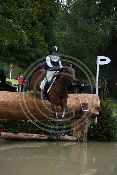 Pippa Funnell_MGH GRAFTON STREET_LRBHT_PN19_120522