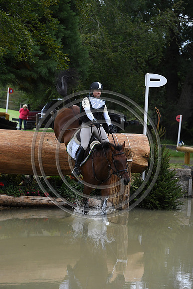Pippa Funnell_MGH GRAFTON STREET_LRBHT_PN19_120524