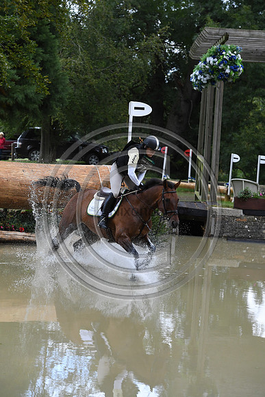 Pippa Funnell_MGH GRAFTON STREET_LRBHT_PN19_120528
