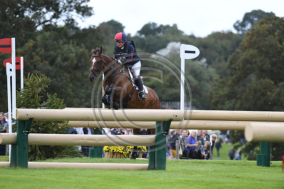 Rebecca Gibbs_DE BEERS DILLETANTE_LRBHT_PN19_120127