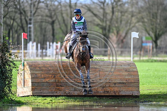 Kirsty CHABERT_Opposition Aphrodite_Krone_PN23_125749