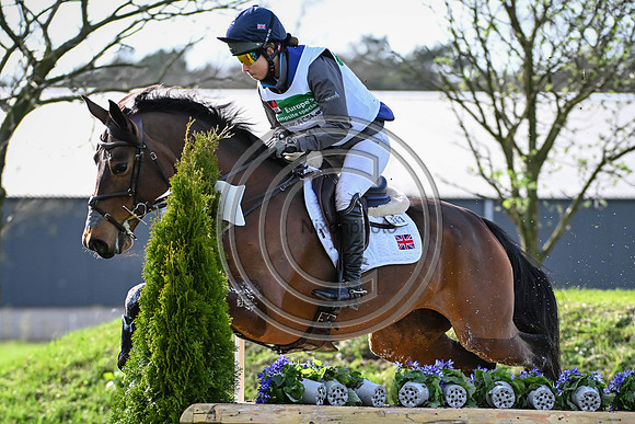 Kirsty CHABERT_Opposition Aphrodite_Krone_PN23_125763