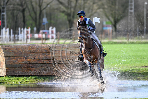 Kirsty CHABERT_Opposition Aphrodite_Krone_PN23_125757