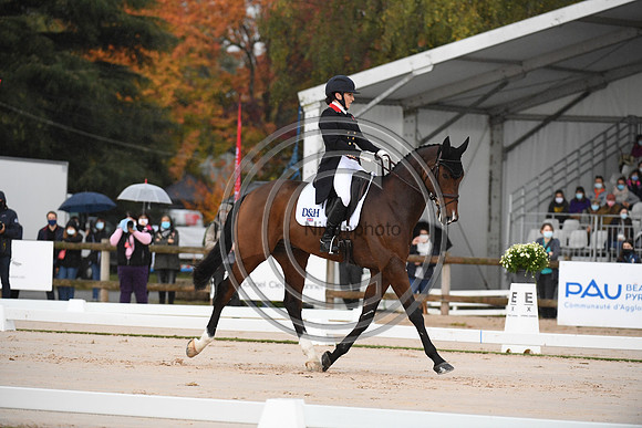 Laura COLLETT_LONDON 52 _PauCCI5_20PN_116233