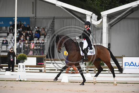 Laura COLLETT_LONDON 52 _PauCCI5_20PN_116239