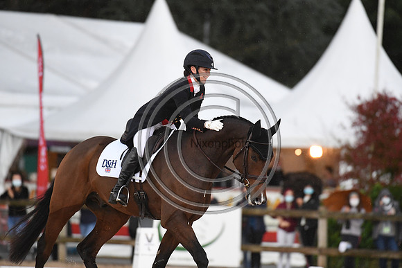 Laura COLLETT_LONDON 52 _PauCCI5_20PN_116291