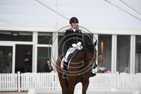 Laura COLLETT_LONDON 52 _PauCCI5_20PN_116357