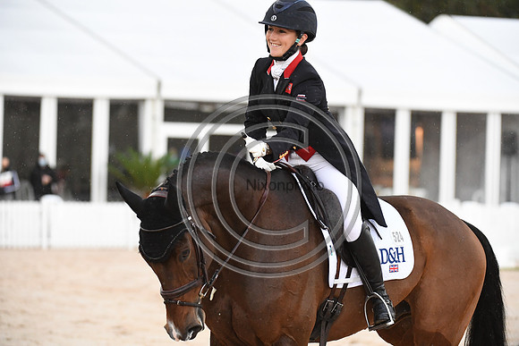 Laura COLLETT_LONDON 52 _PauCCI5_20PN_116390