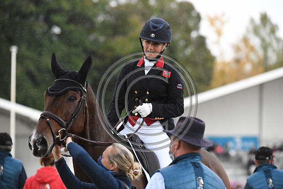 Laura COLLETT_LONDON 52 _PauCCI5_20PN_116399