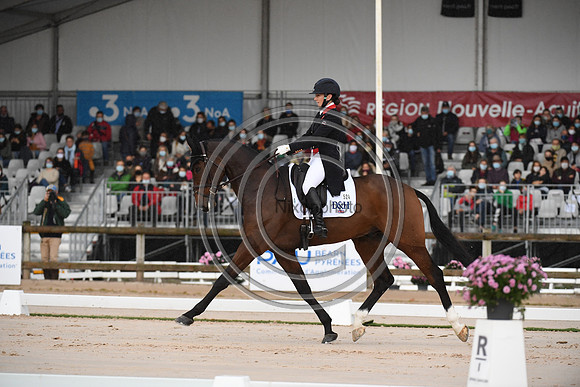 Laura COLLETT_LONDON 52 _PauCCI5_20PN_116242
