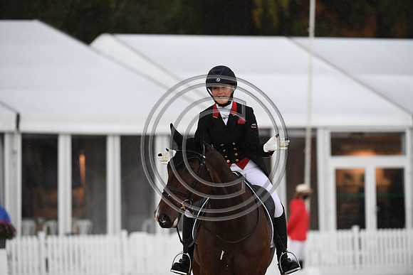 Laura COLLETT_LONDON 52 _PauCCI5_20PN_116370