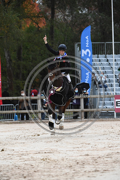Laura COLLETT_LONDON 52_PauCCI5_20PN_119368