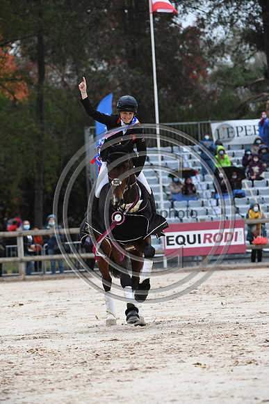 Laura COLLETT_LONDON 52_PauCCI5_20PN_119378