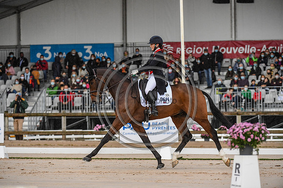 Laura COLLETT_LONDON 52 _PauCCI5_20PN_116242