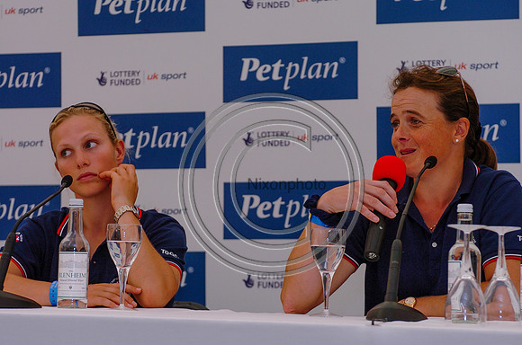 05PressConf_DressBlen1314