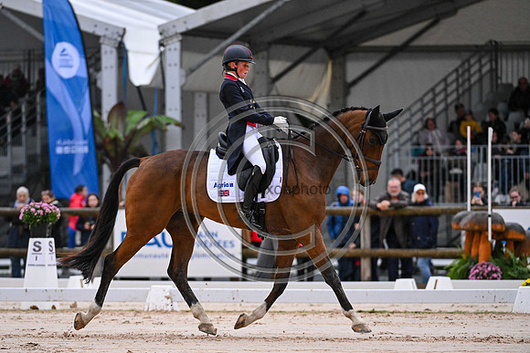 Rosalind CANTER_IZILOT DHI_Pau_PN24_175611